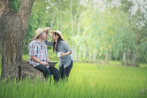 老公在我更年期的时候出轨了，如何让自己坚强？