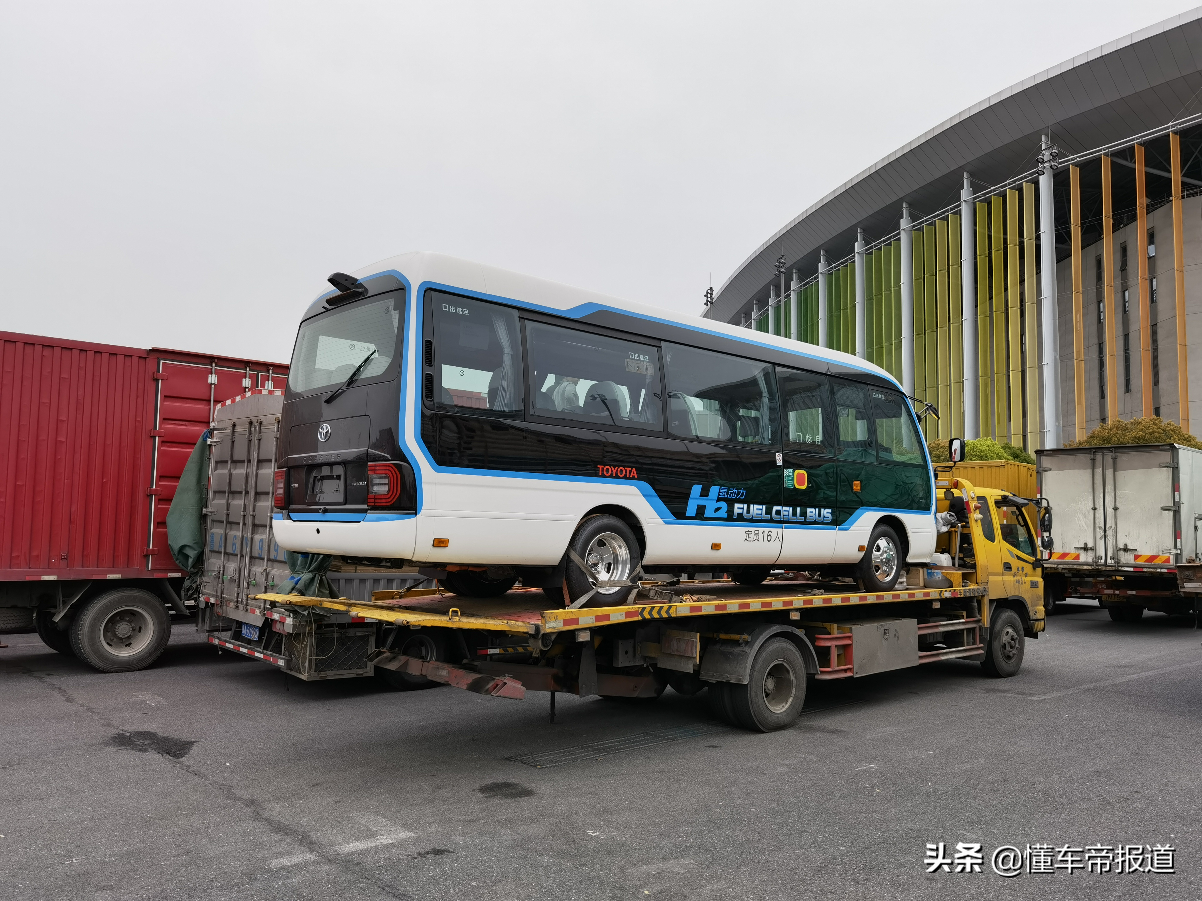探馆｜氢燃料电池商用车！丰田FCEV柯斯达测试车亮相上海车展