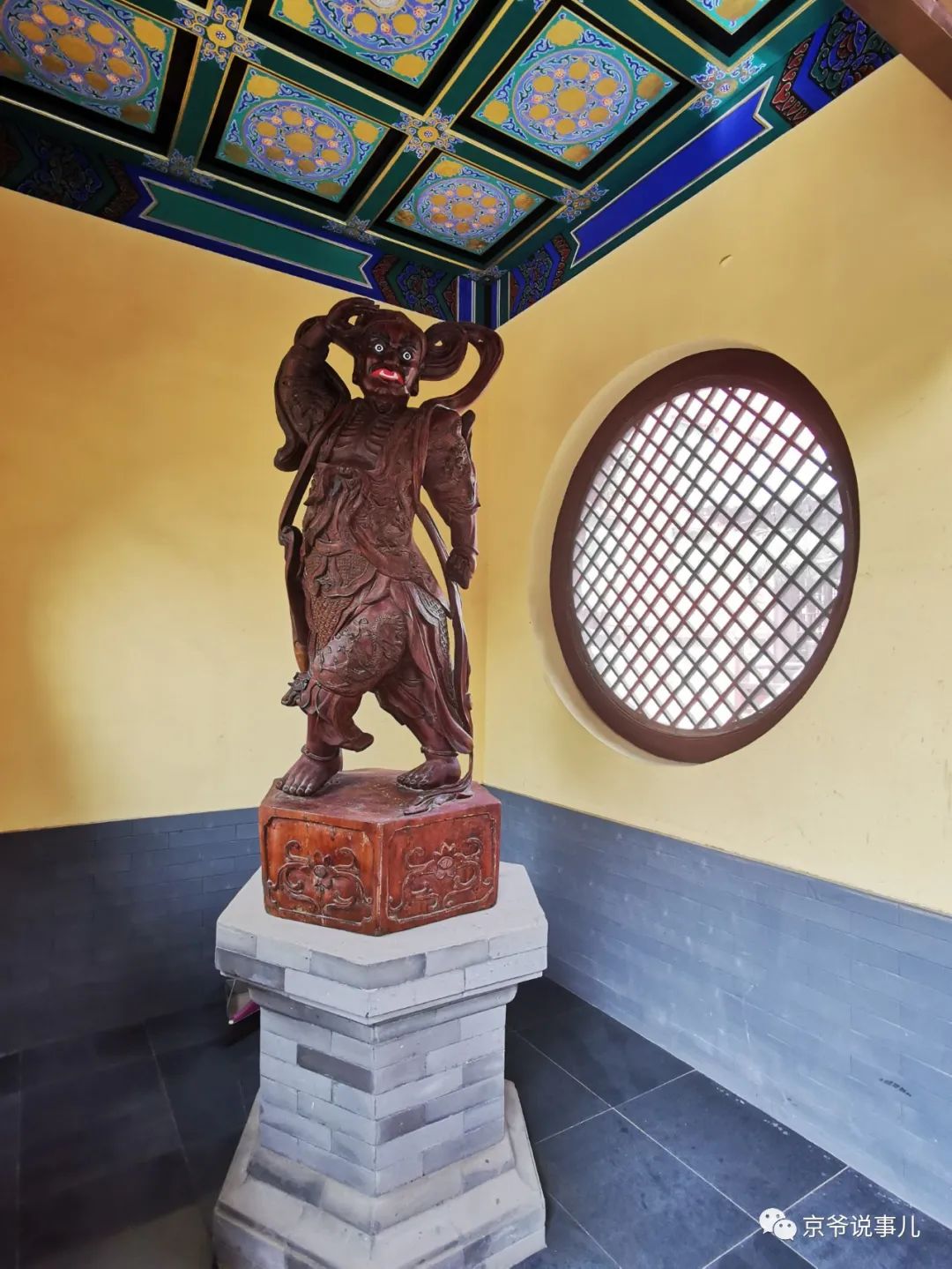 造型夸张,佛像诡异的千年古寺——白瀑寺