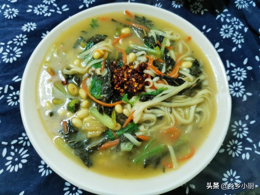 冬天吃这个正当时，芝麻叶绿豆糊涂杂面，一次吃两碗，拿肉都不换