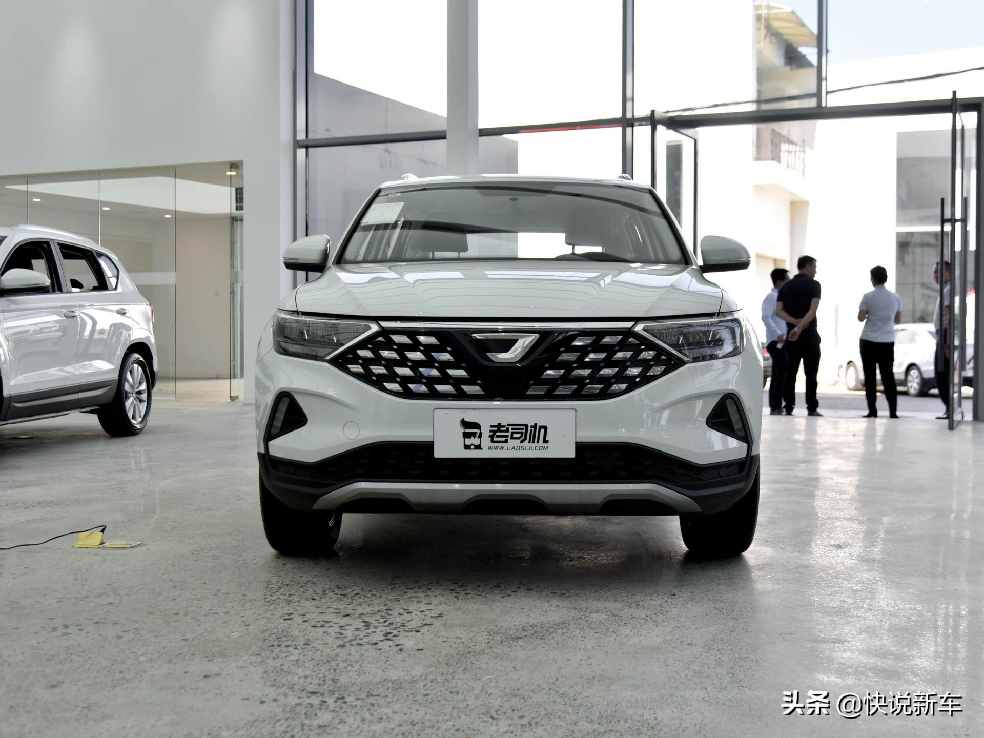 油耗不过7L，价格惊喜的合资SUV，增压+自动挡，实拍捷达VS5