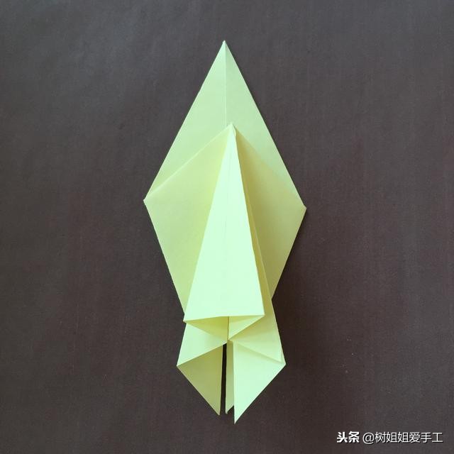 亲子手工：1张正方形折出开屏孔雀的方法
