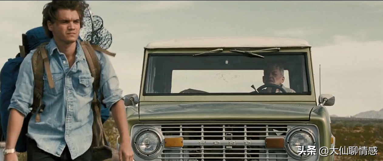 离奇失踪的22岁哈佛学生，死在了一辆废弃巴士里——《荒野求生》