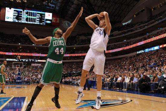 漂移投篮最强nba有哪些(盘点3位后仰跳投玩得比后卫还牛的大个子！波什上榜，第一无疑问)