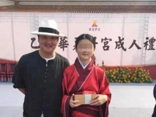 13名家长陪同22名孩子参加封建余毒