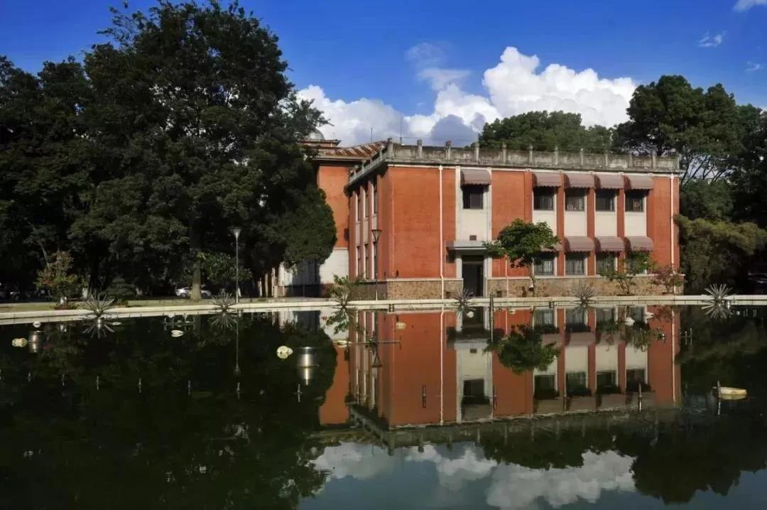 湖北“超火”高校：8大豪华食堂，高大上图书馆，4个校门竟然都通地铁！