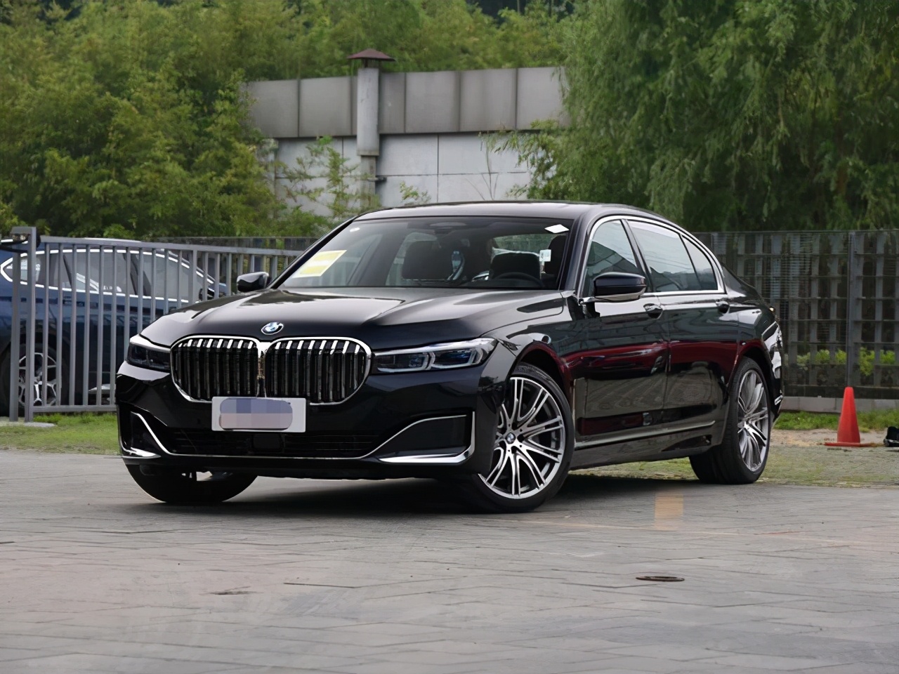 开完宝马740Li，再换到奔驰S级上，车主：开起来差距很明显