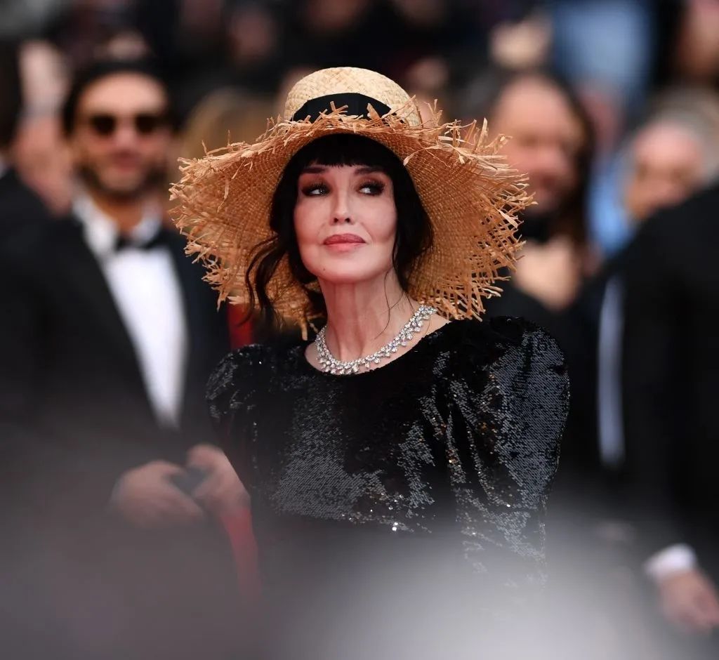 惊艳岁月的阿佳妮:3次被弃生下两个儿子,67岁不婚容貌大变样