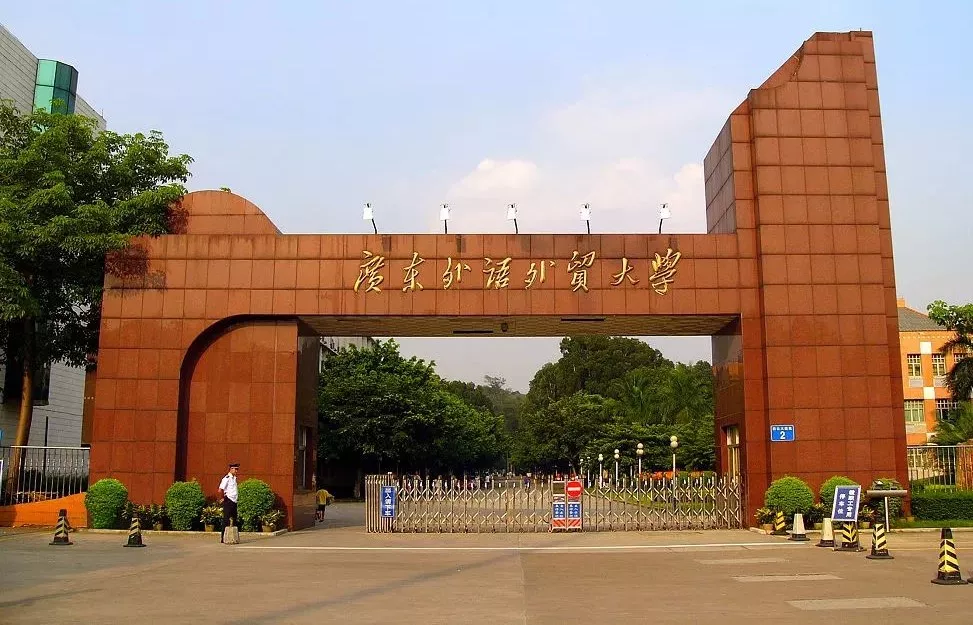 近日外交天团霸屏,外语类高校应该怎么选?