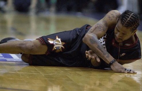 nba球員為什么打完球冷敷（NBA那些離譜的傷病：特雷楊踩裁判致崴腳，一人冰敷睡著直接報銷）