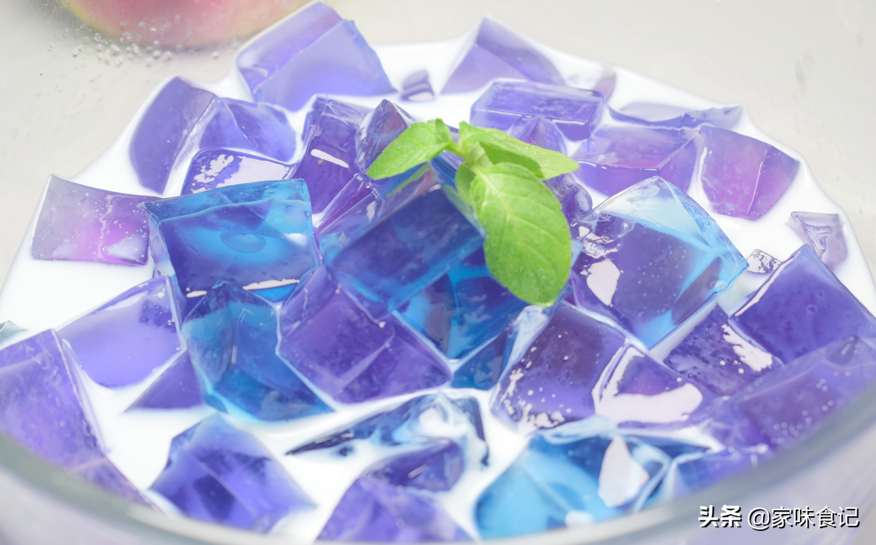 白凉粉果冻(白凉粉做果冻的教程)-第1张图片