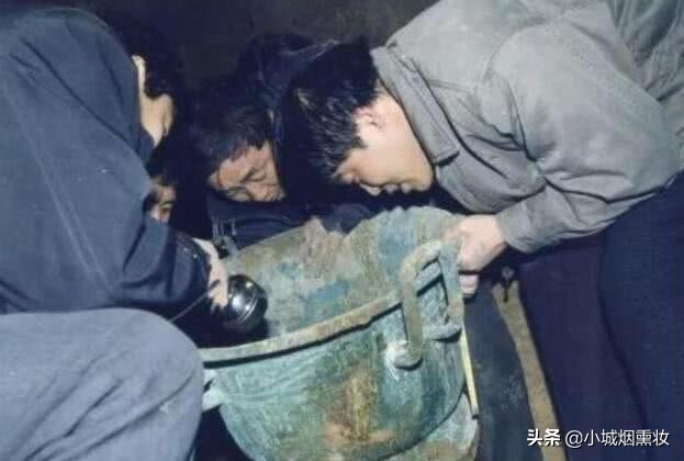 农民建房挖到31件国宝,上交获200元奖励惹非议,奖金提高1000倍