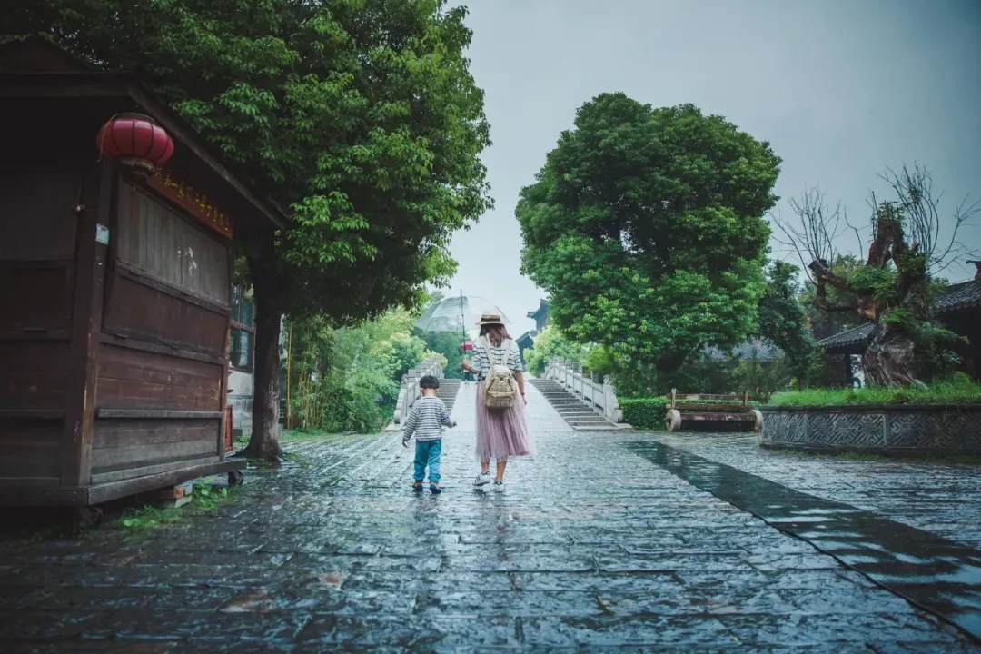 古城的雨 | 碧波画舫听雨眠，风止雨霁踏秋来