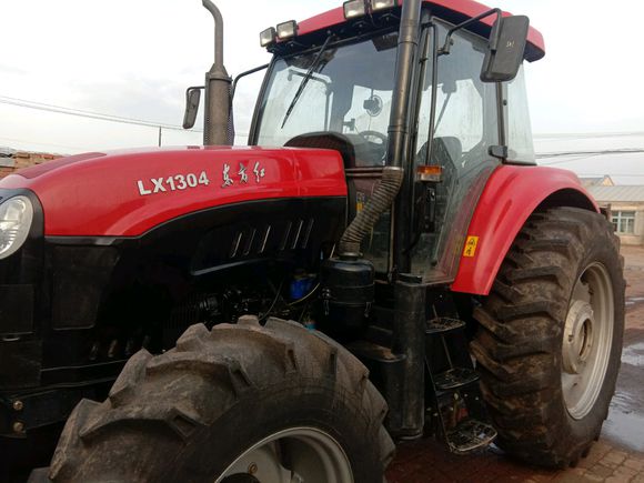 東方紅LX1304拖拉機(jī)，農(nóng)民大哥出價(jià)65000，你們說能行嗎？