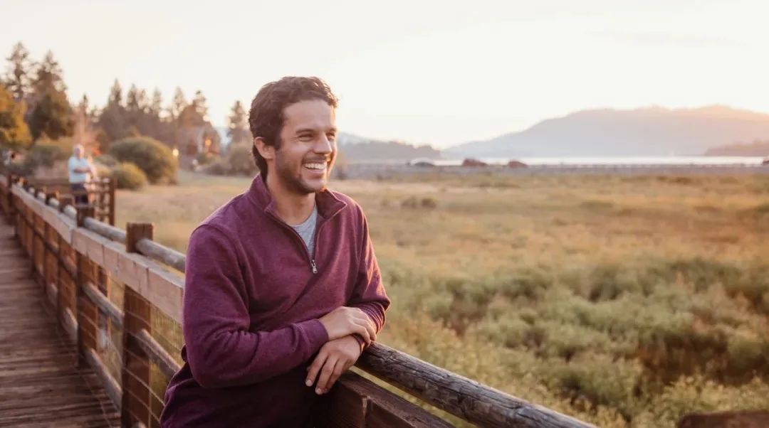 我老公，年薪50万+的程序员，一双袜子穿了10年，T恤穿到破洞