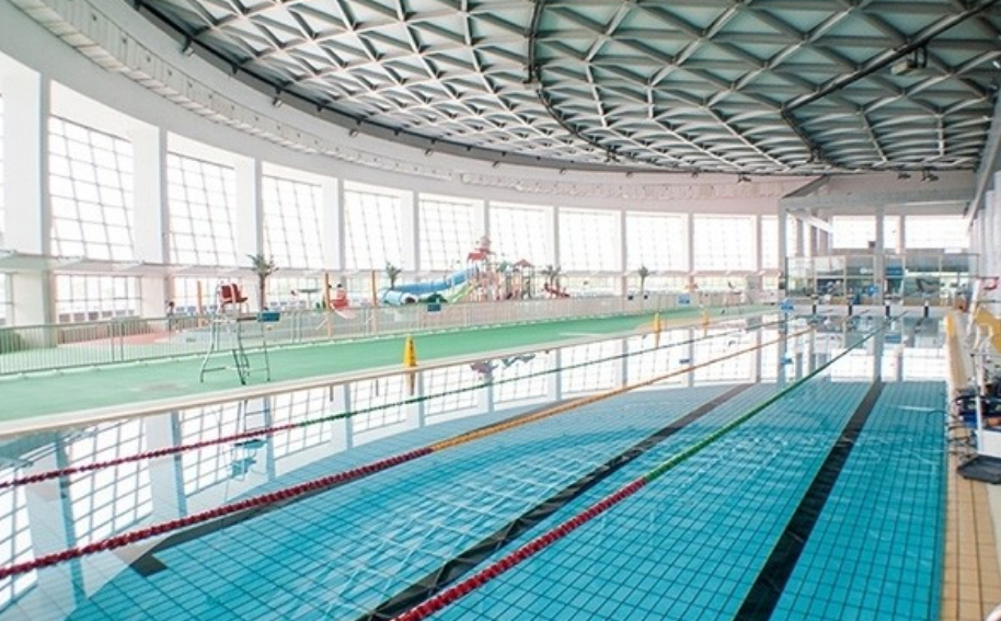 除了主场馆之外,还有健身中心,游泳中心等设计,没有赛事的时候,这里就
