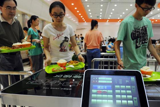 大学生活费多少合适？1500的标准家长认为很足够，学生却吵翻天