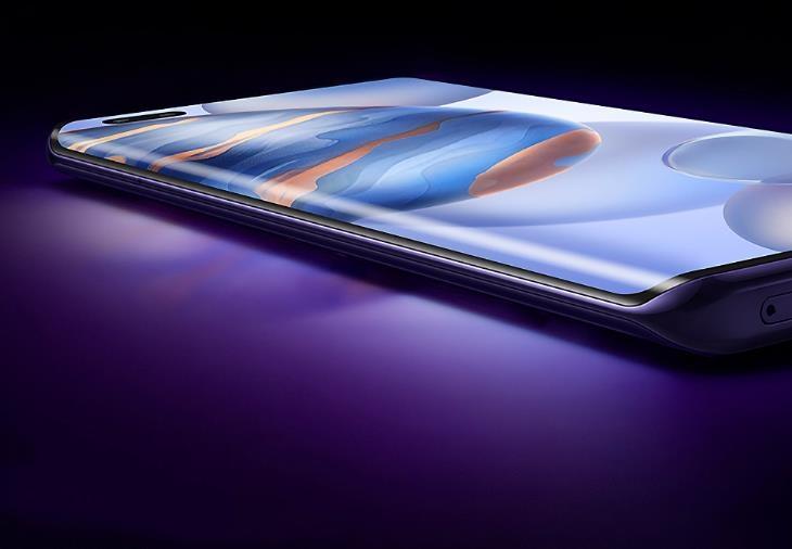 30 pro采用的是88度超曲面oled环幕屏设计,曲率比一般微曲面屏更高