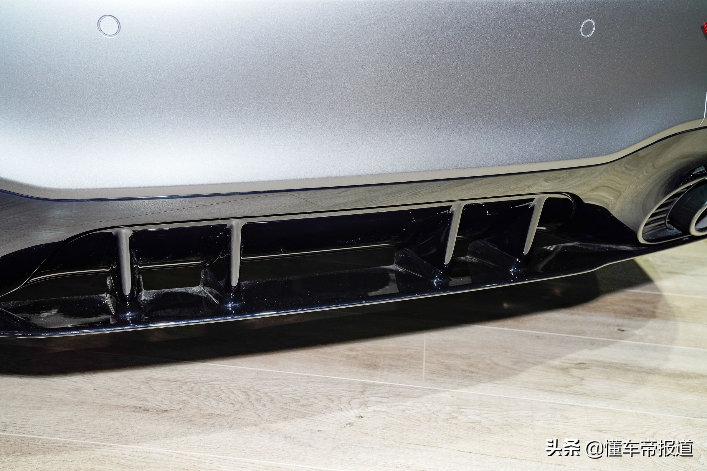 新车｜增加红色拉花点缀，AMG A 35 L 4MATIC炽夜特别版实拍解析