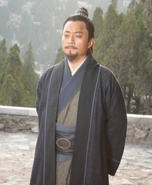 宋江领着人签了方腊,原来108人留下27个,剩下的不是牺牲就是逃跑,朝廷