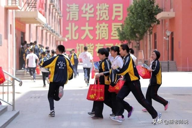 高考：一个西部贫困小县城，却有128人考上清华北大，太牛了