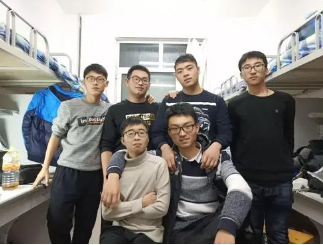 南开大学的“夫妻宿舍”，学生们羡慕不已，家长质疑：过日子来了