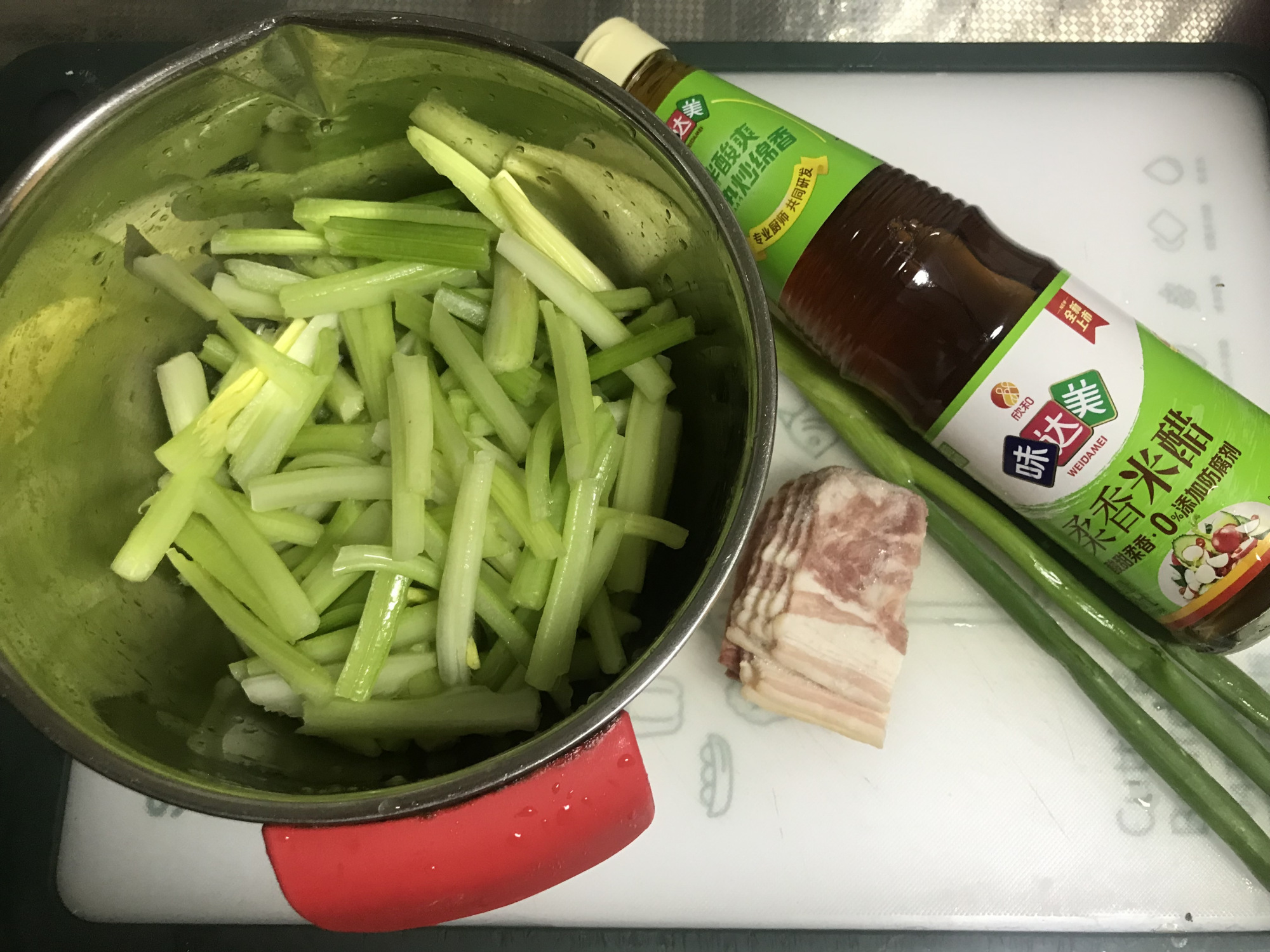 图片[3]-【开胃芹菜】做法步骤图 鲜嫩又低脂 人人吃得起-起舞食谱网