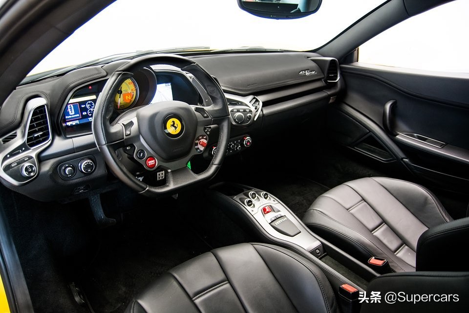 设计充满未来感，法拉利458 Italia，所有男人的梦想