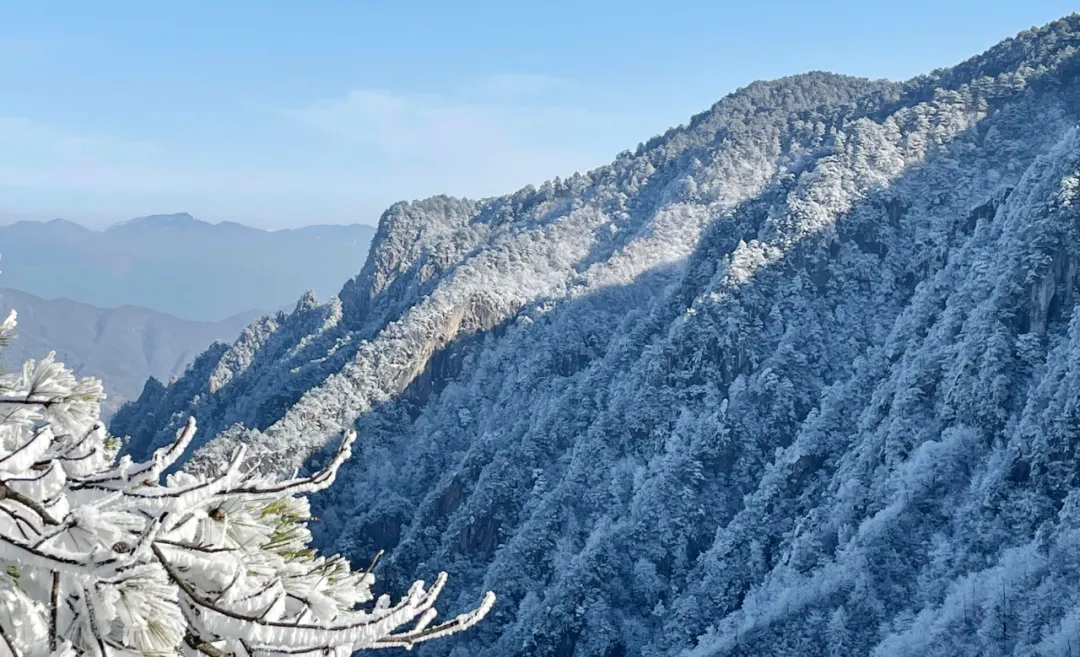 12月杭州哪里可以滑雪(千米高山，十年品牌，临安大明山万松岭滑雪场昨天开滑)