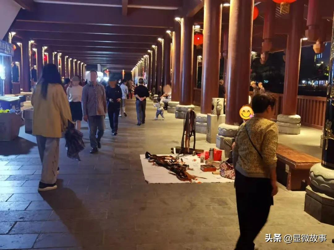 恩施“风雨桥”的老人歌手们:5元钱,让所有人听我唱歌