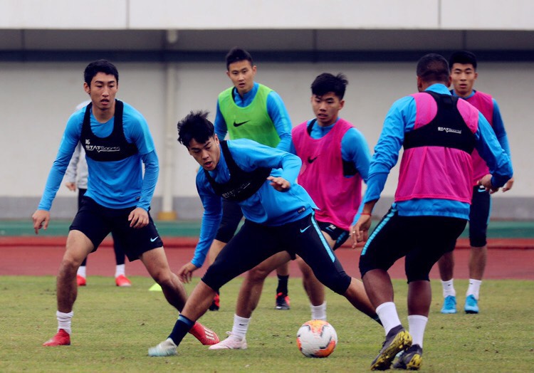 王牌后腰txt下载（又添新人了，贝尼特斯选中21岁王牌后腰，大连人U19四少再度联手）