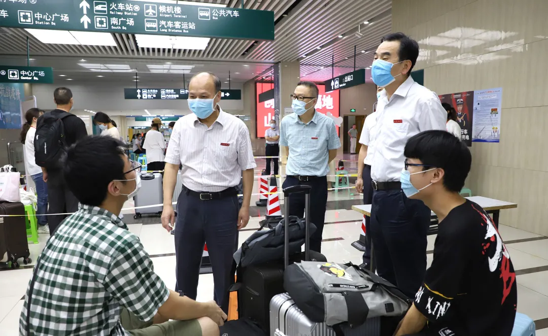 萌新你好 | 终于等到你！2020江苏大学新生报到现场直击