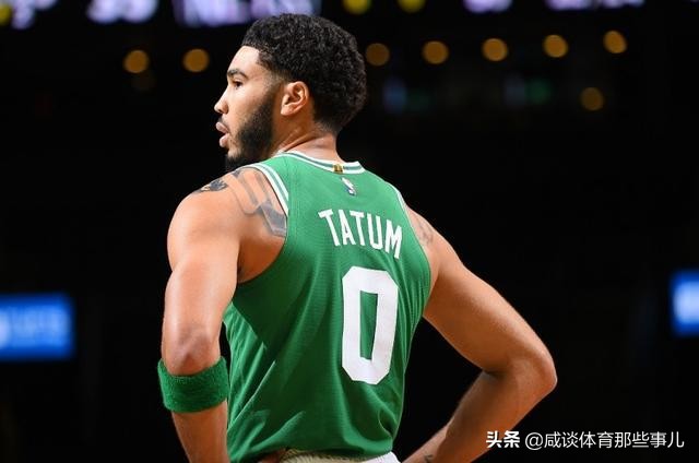 为什么nba年薪暴涨（工资又涨了！25年NBA工资暴涨，库里式顶薪算啥？獭兔能领6000万）