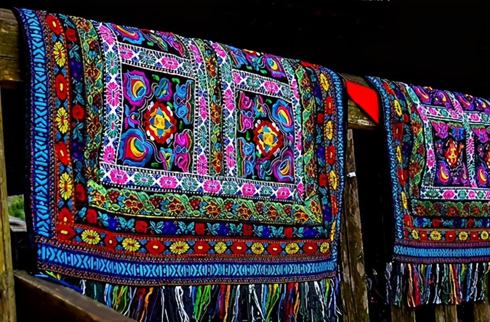 三月三歌节壮族有悠久的历史文化.