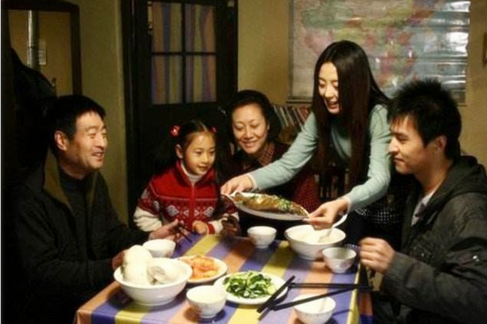 嫁出去的女儿泼出去的水，女人婚后，有种心酸叫“娘家不再是家”