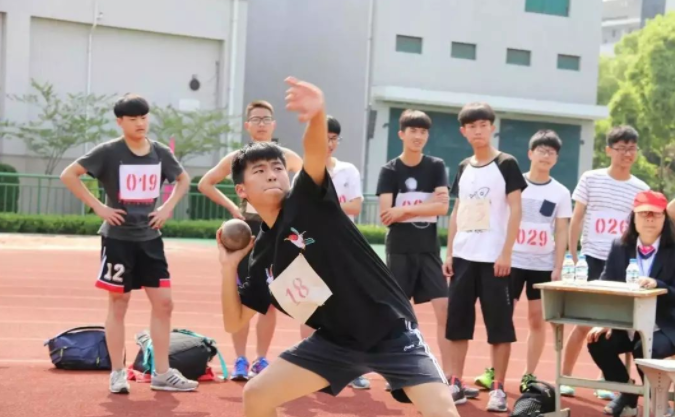 甜美女孩杨倩射落奥运首金，清华体育特长生身份曝光，圈粉无数