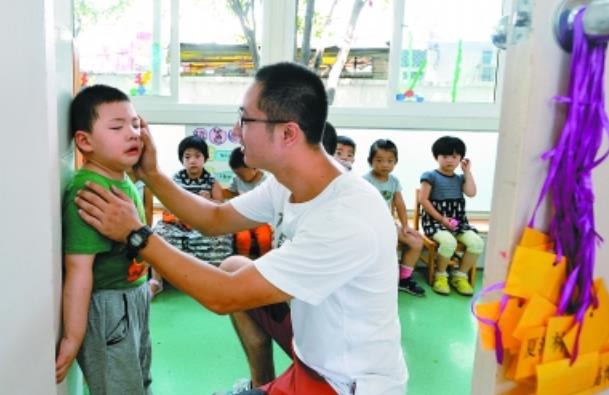 深圳一幼师晒食堂菜火了，整齐划一5天不重样，家长看后想去蹭饭
