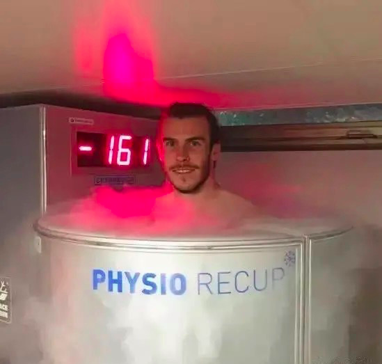 nba球员为什么嚼冰块（为何詹姆斯C罗梅西，在比赛后要钻进急冻箱？气温低达零下200度）