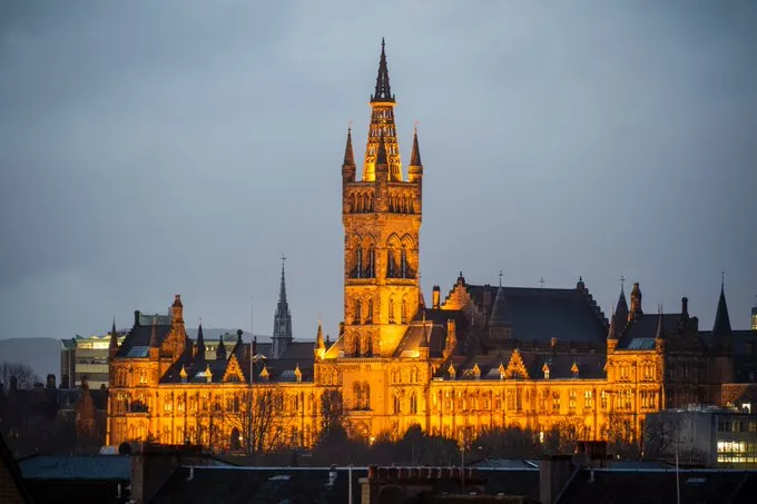 格拉斯哥大学：英国最古老大学，颜值与实力并存