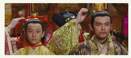 遭张艺谋忽悠，被传傍蒋雯丽上位，“狠人”黄轩的粉红成名史