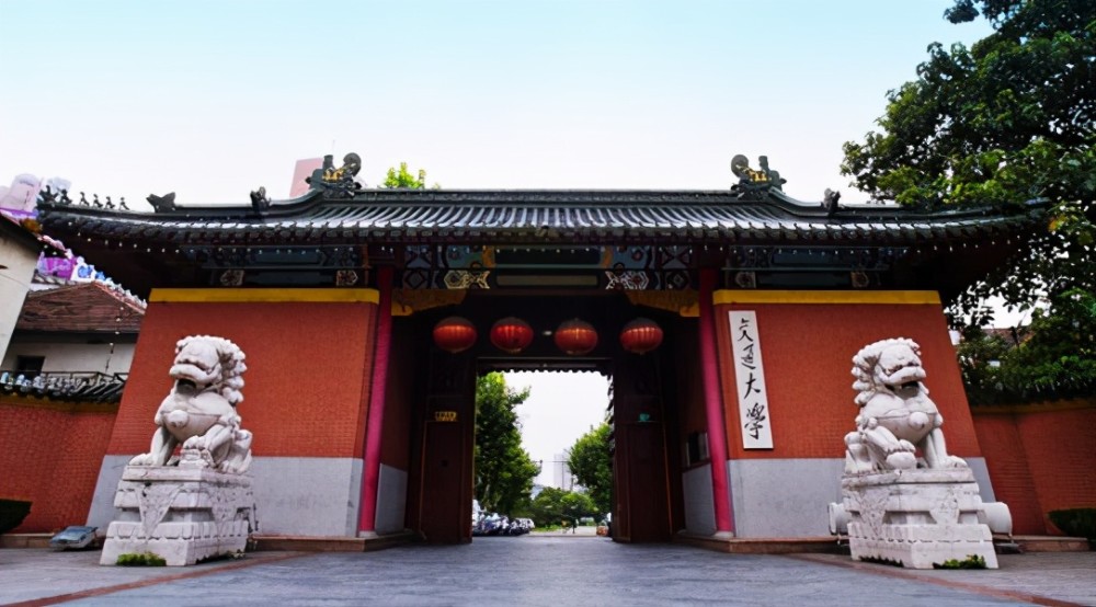 国内大学校友会排名，第一名稳坐14年，上海交大成功跻身前三
