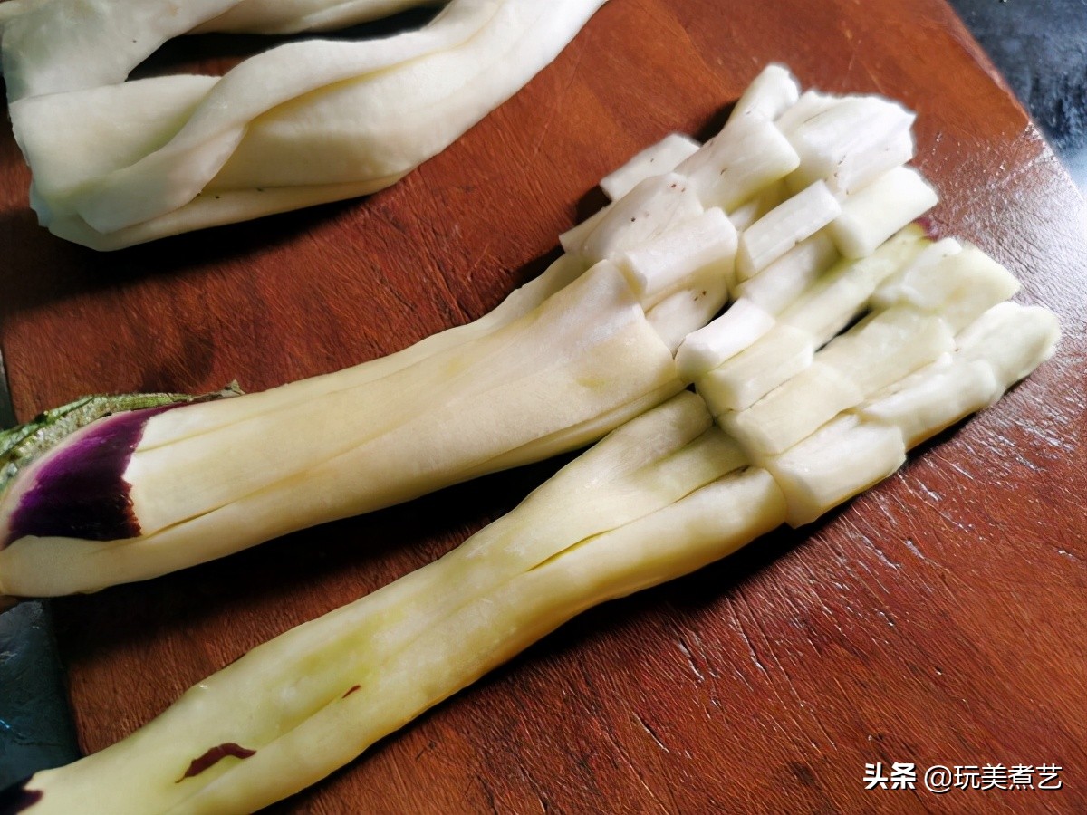 茄鲞的做法（复刻红楼梦里的文学美食之一茄鲞）