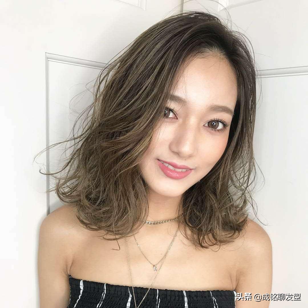 这10款精致时尚的长卷发今夏很流行，想换发型的小姐姐快来看看！