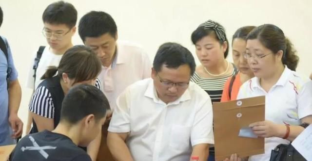 四川理科状元卢天彧：722分考上清华被嘲讽，二战学霸含金量低？