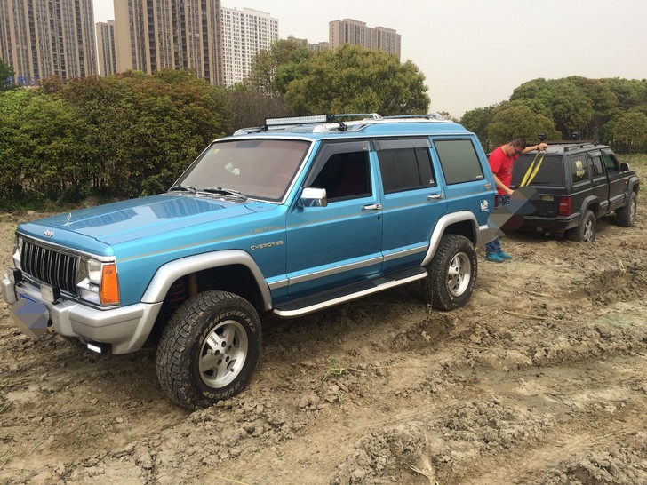 切诺基改装赛车图片(老车翻新自传篇:我的老车之路,一生信仰切诺基)