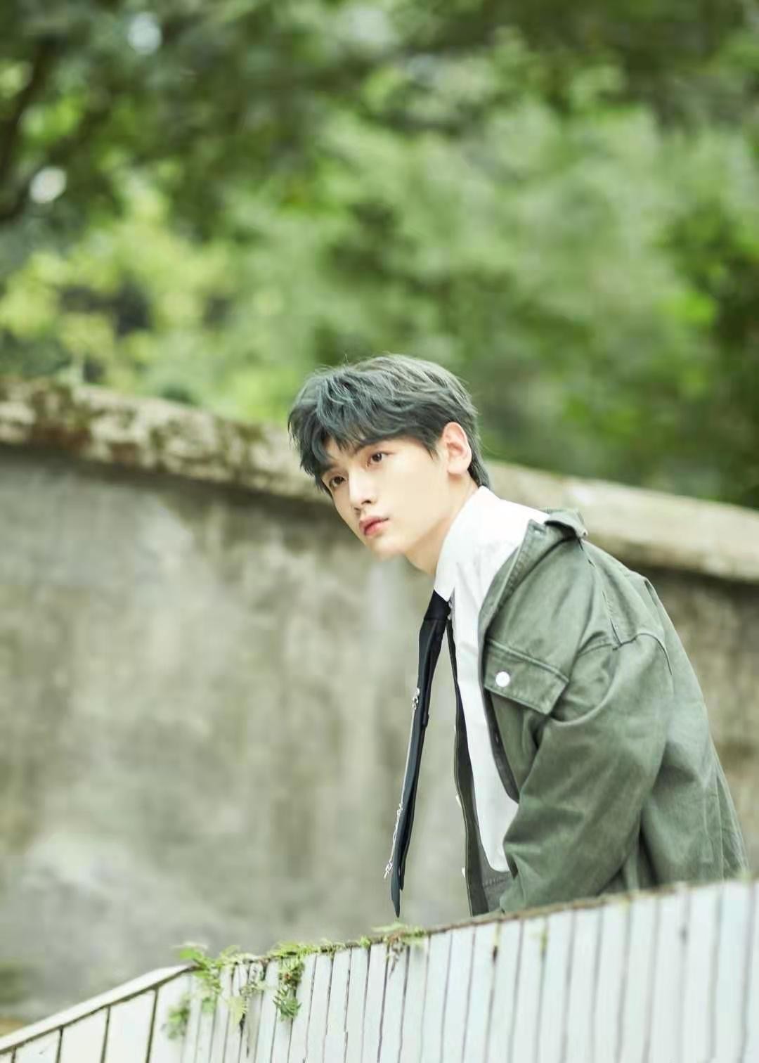 R1SE解散后，翟潇闻进组《天官赐福》，他会成为下一个顶流吗？