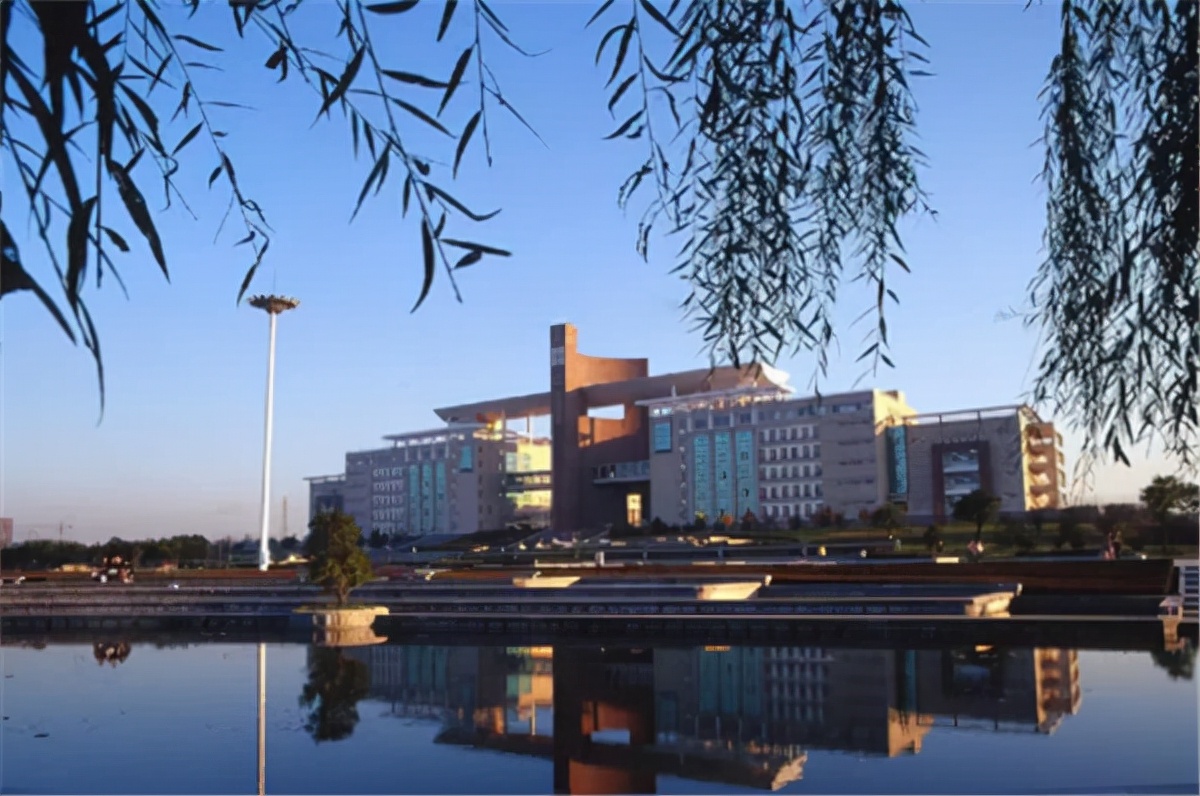 三所211大学实力不输985，在校生直言赚翻了，报考“性价比”超高