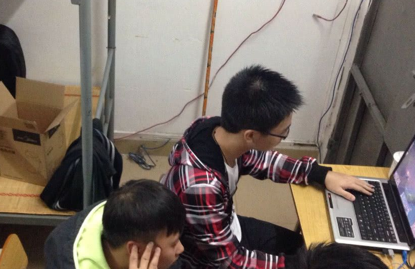 凡尔赛式晒大学宿舍走红，空调独卫是标配，堪称行走的招生简章