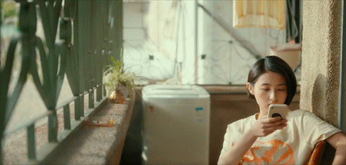 张子枫翻车？高考生做网红、玩私奔、恋爱公开，这电影就是笑话