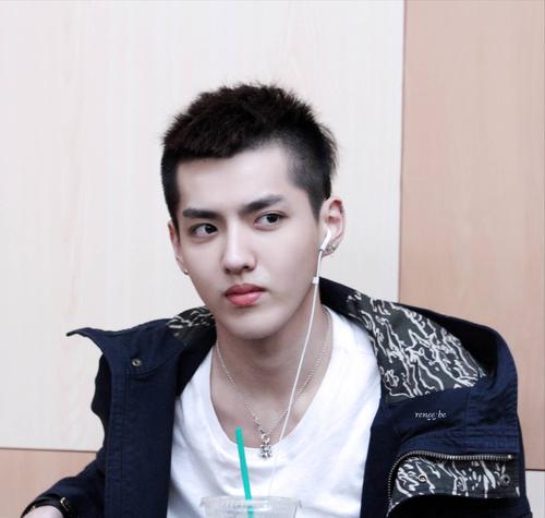 吴亦凡为什么会参加nba（遭全网封杀的吴亦凡，为何到今天才彻底“崩塌”？背后金主都有谁）